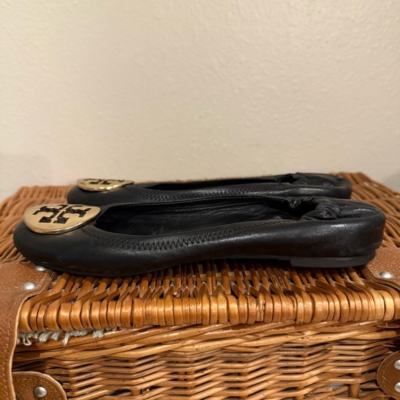 Tory Burch Reva Women's Leather Ballerina Black Gold Logo Flats Shoes Size 6 - Picture 4 of 11